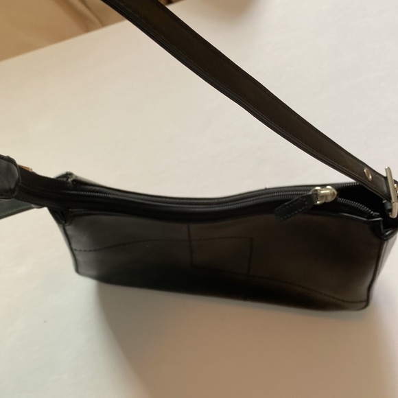 Esprit should bag Black - Picture 4 of 5